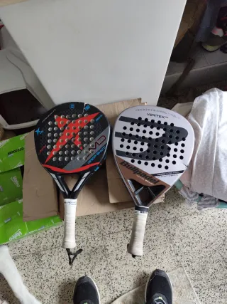 2 Palas de Pádel Rotas (Drop Shot y Bullpadel)