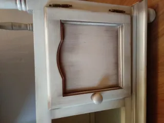 Tocador antiguo con espejo y cajones