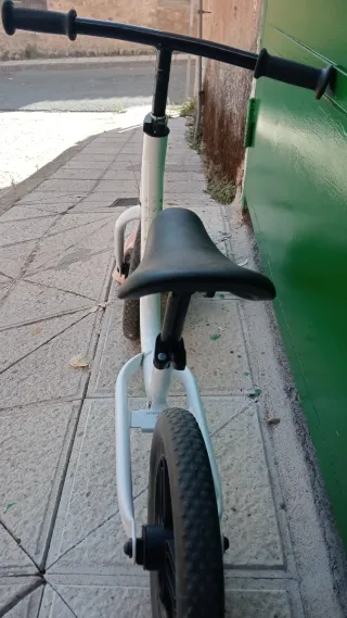 Bicicleta de equilibrio infantil