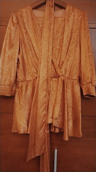 Blusa y pantalón naranja