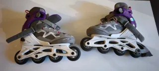 Patines en línea morados y grises
