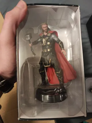 COLECCIÓN DE 13 FIGURAS MARVEL