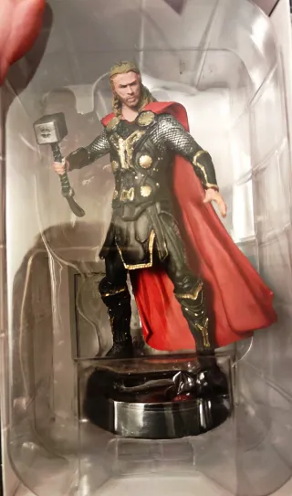 COLECCIÓN DE 13 FIGURAS MARVEL