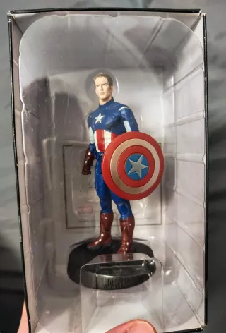 COLECCIÓN DE 13 FIGURAS MARVEL