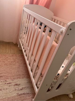 Cuna de madera con opción colecho