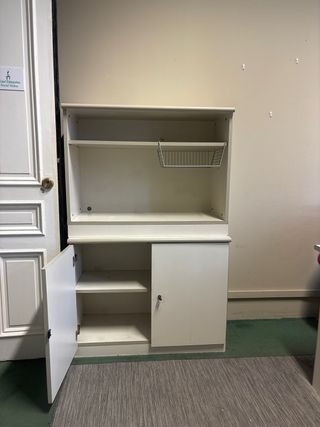 Mesa de despacho y mueble de almacenaje