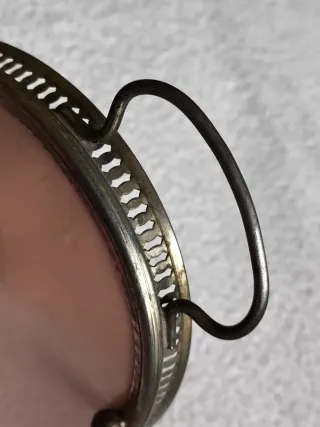 ANTIGUA BANDEJA MAYÓLICA OVALADA METAL CON ASAS