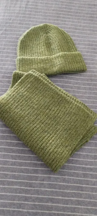 Set Sciarpa e Berretto Verde