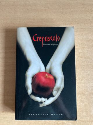 Crepúsculo (Saga Crepúsculo 1) (Spanish Edition)