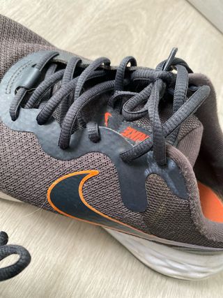Zapatillas Nike Running Gris y Naranja
