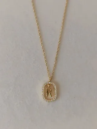 Collar Letra R Acero Inoxidable Baño Oro