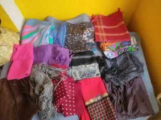 Lote di foulard e sciarpe