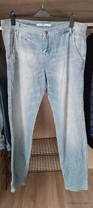 Vaqueros chica Talla 44 y 42, 5€ c/u, lote 25€