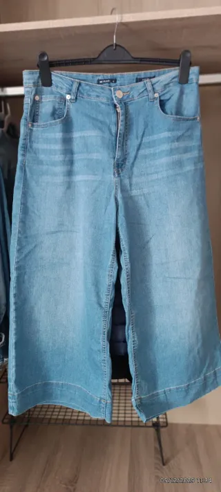 Vaqueros chica Talla 44 y 42, 5€ c/u, lote 25€