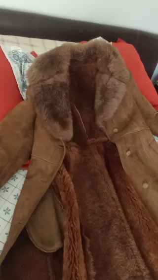 Abrigo largo de ante y borrego