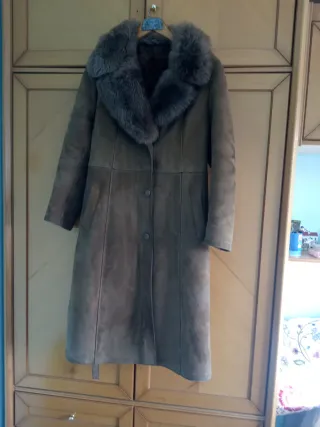 Abrigo largo de ante y borrego