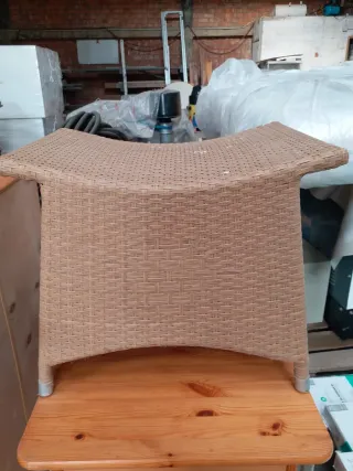 Tavolo o sgabello in rattan per esterni