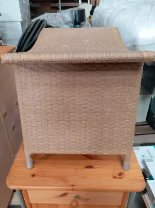 Tavolo o sgabello in rattan per esterni