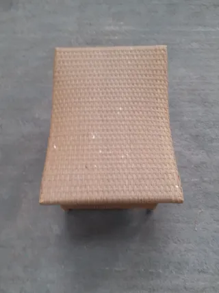 Tavolo o sgabello in rattan per esterni