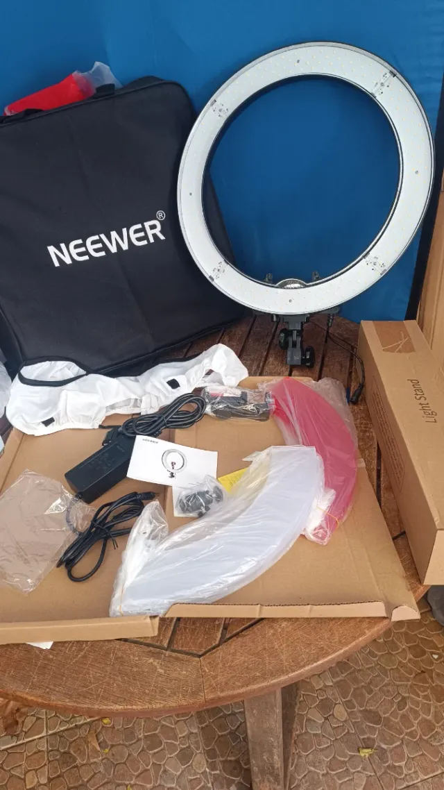 Anello luminoso NEEWER da 48 cm con treppiede