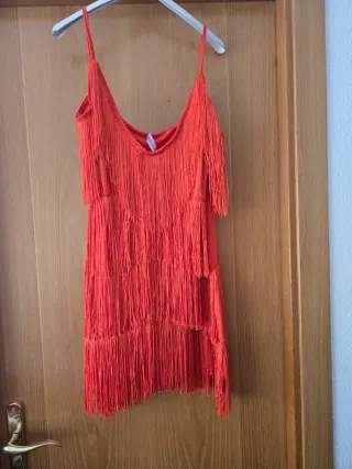 Vestido rojo con flecos