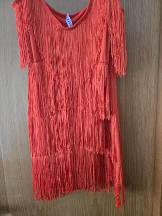 Vestido rojo con flecos