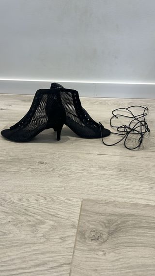 Zapatos de baile latino con tacón fino