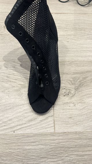 Zapatos de baile latino con tacón fino