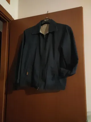 Giubbino uomo blu.