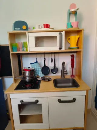 Cocina de juguete Ikea con accesorios