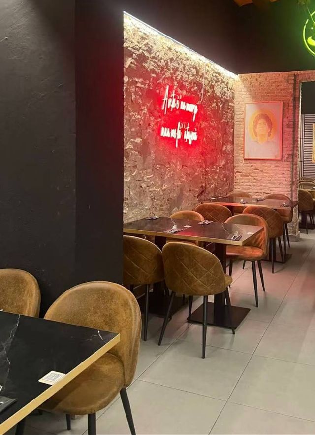 Sedie e tavoli da ristorante