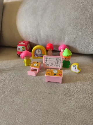 Figuras y mobiliario de escuela Pin y Pon