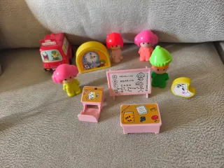 Figuras y mobiliario de escuela Pin y Pon