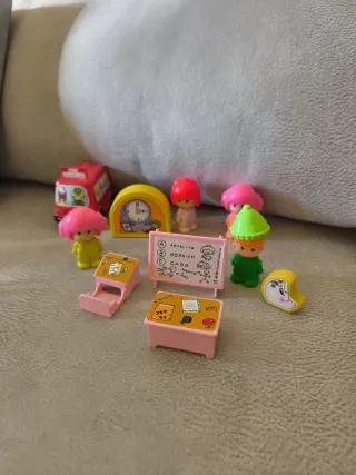 Figuras y mobiliario de escuela Pin y Pon