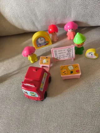 Figuras y mobiliario de escuela Pin y Pon