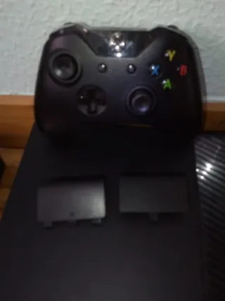 Xbox One Negra + Mando y Juegos