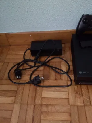 Xbox One Negra + Mando y Juegos