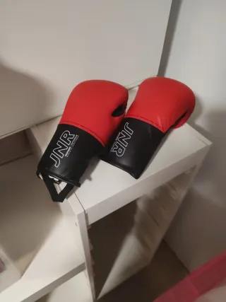 Guantes de boxeo JNR rojos y negros