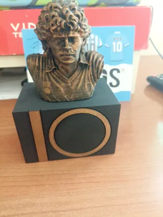 Busto Maradona e maglietta napoli