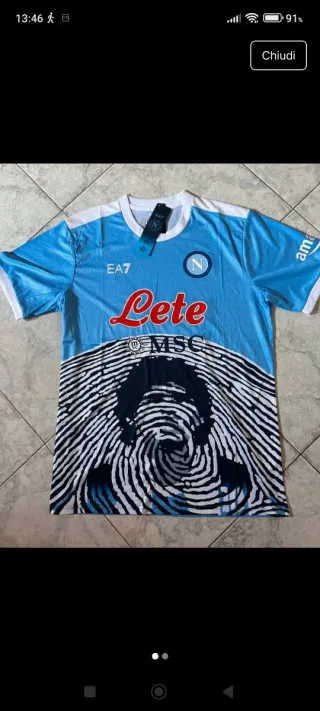 Busto Maradona e maglietta napoli