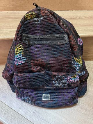 Mochila con bolsillos multicolor