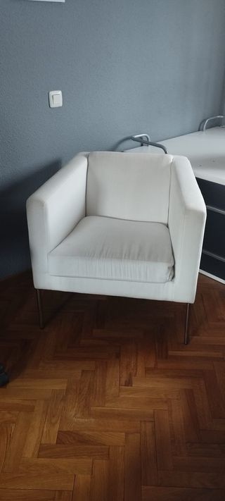 Sillón blanco de tela