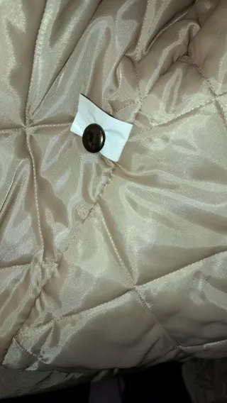 Giacca beige con collo in pelliccia