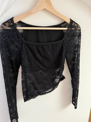 Top encaje negro manga larga