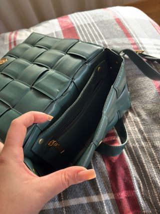 Borsa verde con fibbia dorata