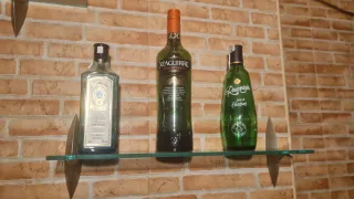 7 Estanterías de cristal para hostelería.