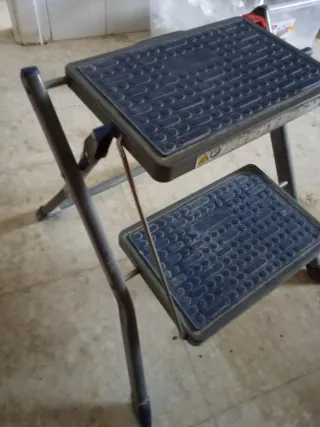 Escalera plegable 2 peldaños