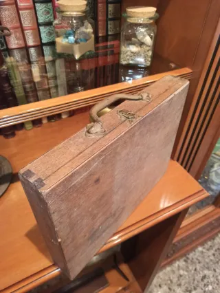 Maletín antiguo pintor madera y latón