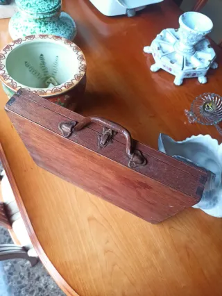 Maletín antiguo pintor madera y latón