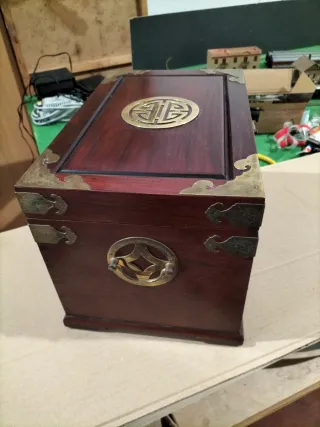 Joyero antiguo caoba y metal